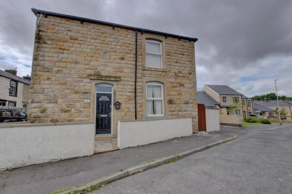 Pomfret House, Perfect Guest Villa in Burnley Esterno foto